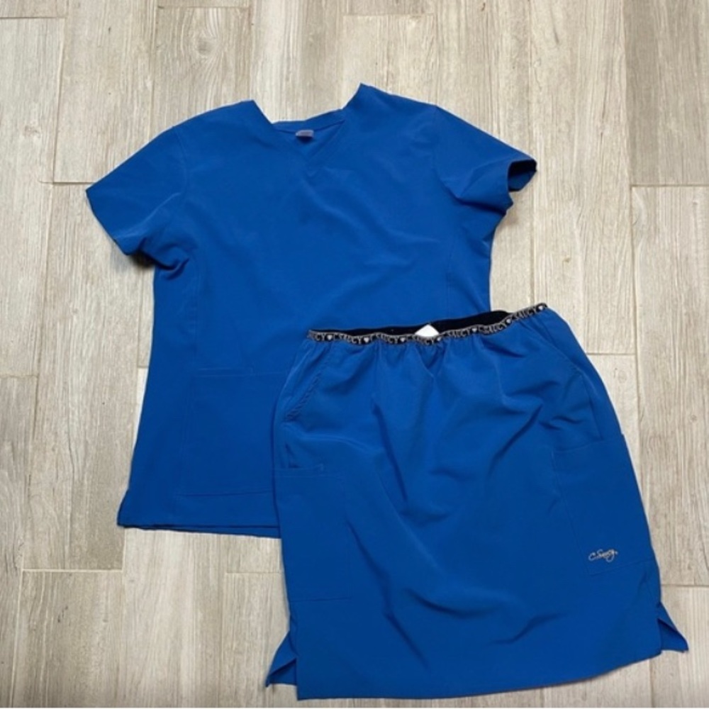 C. Saucy Women’s Scrub Skirt and Scrub Top set size L